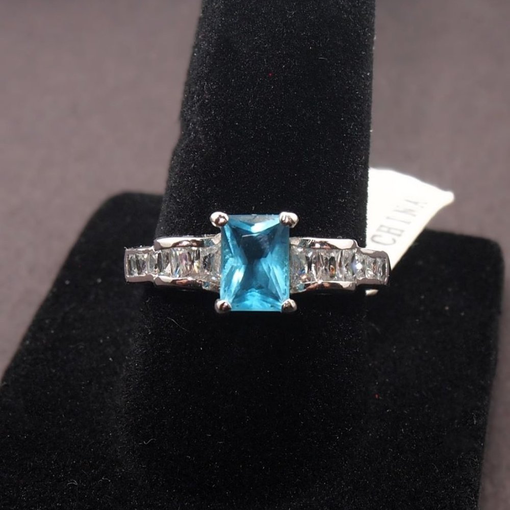 **WoW** Beautiful Fashion / Promise Ring With Blue Ice And White Stones - Picture 2 of 6